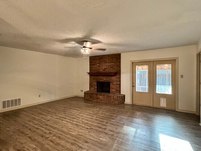 Photo - 5901 Larry Dr