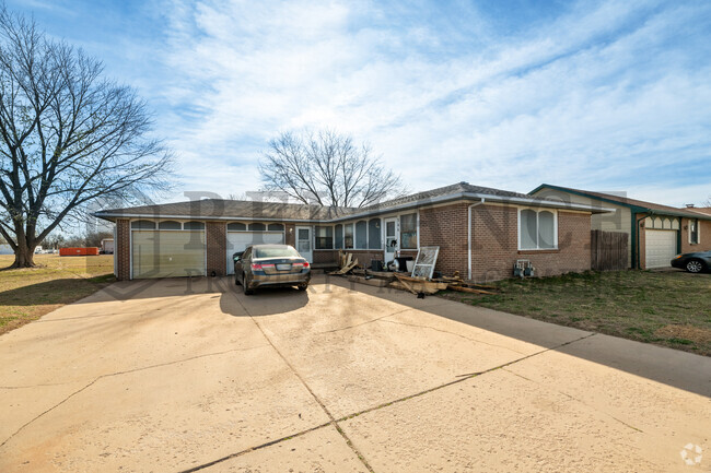 Building Photo - 308 S Twin Pines Ave Rental