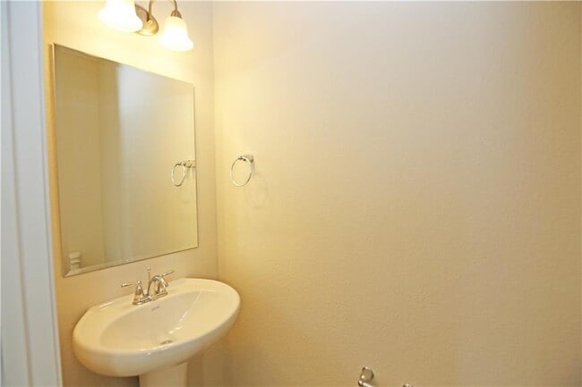 Photo - 16025 Nightshade St