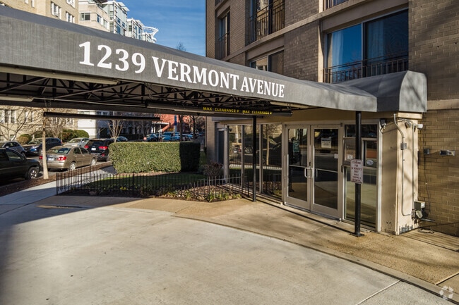 Photo - Crescent Tower