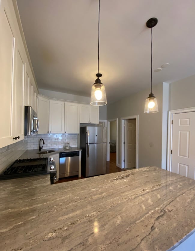 Building Photo - 12 Chelsea St Unit 2