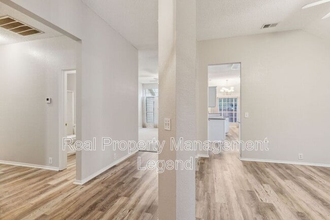 Photo - 1105 Dove Dr