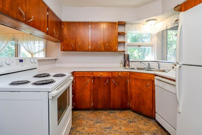 Photo - Immaculate Centrally located home!