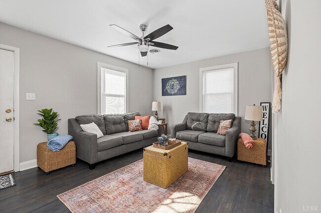 Photo - 825 Old Forest Rd