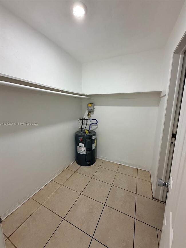 Photo - 717 NE 1st St Unit 6