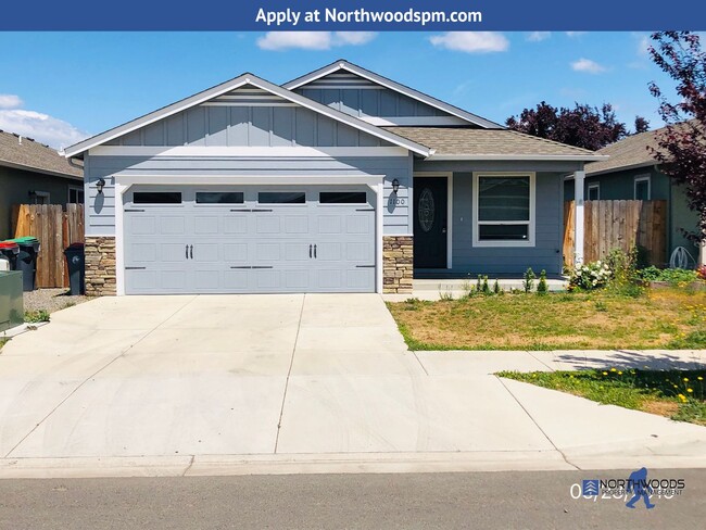Building Photo - Beautiful 3 Bedroom 2 Bath Home Located in a Nice Medford Neighborhood