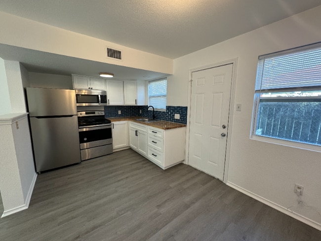 Photo - 2902 Sweeney Ln Unidad 3