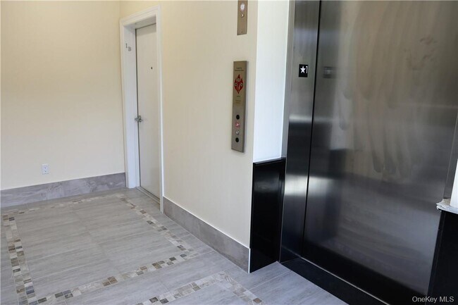 Photo - 23 E Main St Unidad 3B