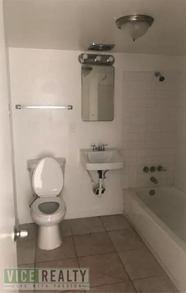 Photo - 2030 Sunrise Ave Unit 6