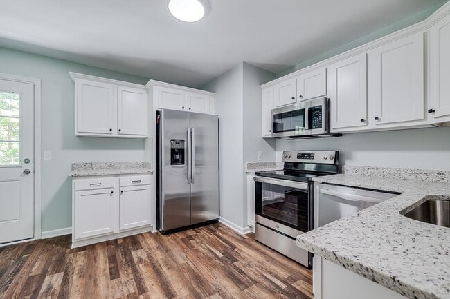 Photo - Completely Renovated 2BR Duplex with Granite Counters & Stainless Appliances