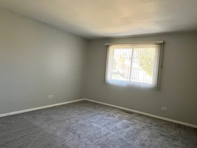 Photo - 102 Tonset Ct