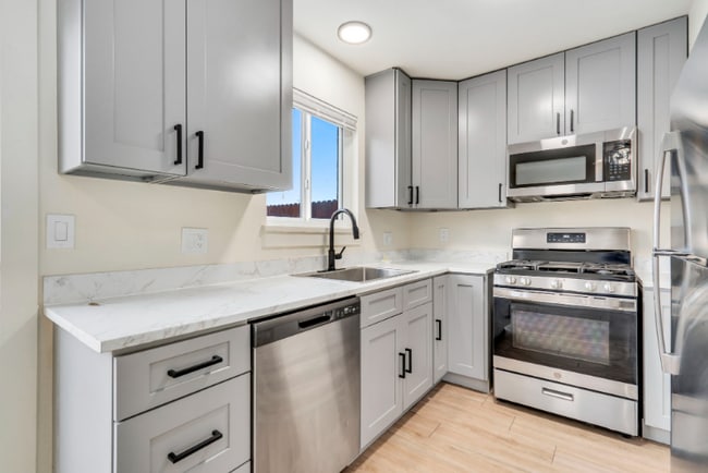 Building Photo - 1618 Banyan Dr Rental