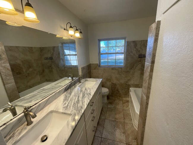 Photo - 381 11th Ave SW