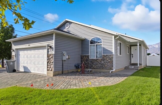 Building Photo - 909-1520 1520 N Cir Rental