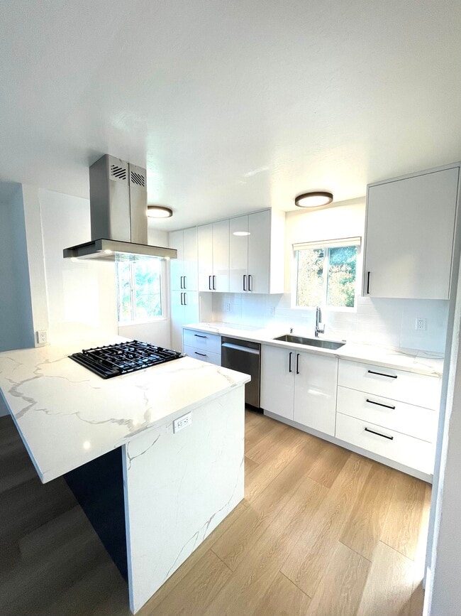 Building Photo - 239 Corte Madera Ave Unit Lower Rental