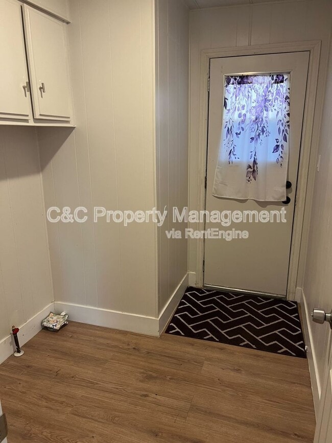 Photo - 10493 Overland Trail