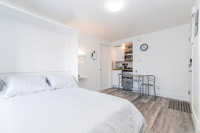 Building Photo - 1439 Rue Saint-André Unit SI ID1261838P