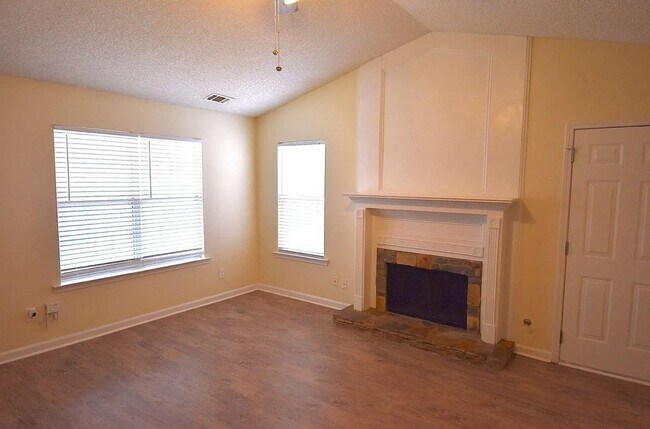 Photo - 1323 N Hampton Dr