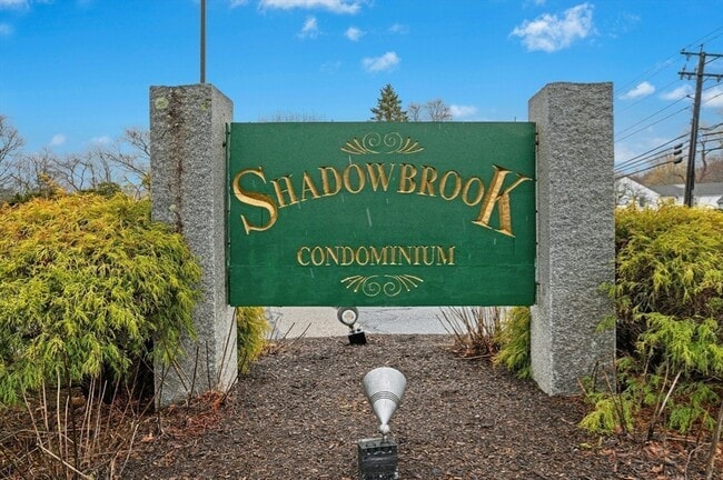 Building Photo - 3 Shadowbrook Ln Unit 25