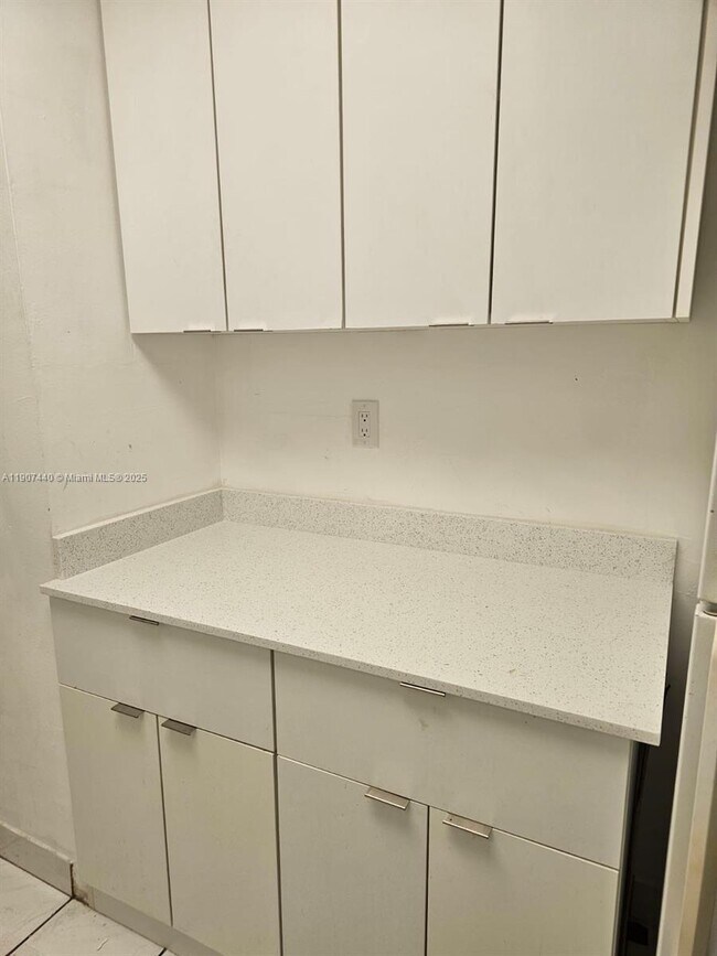 Photo - 605 NW 72nd Ave Unidad 209