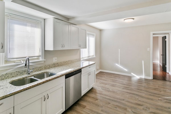 Photo - 3133 W 101st St