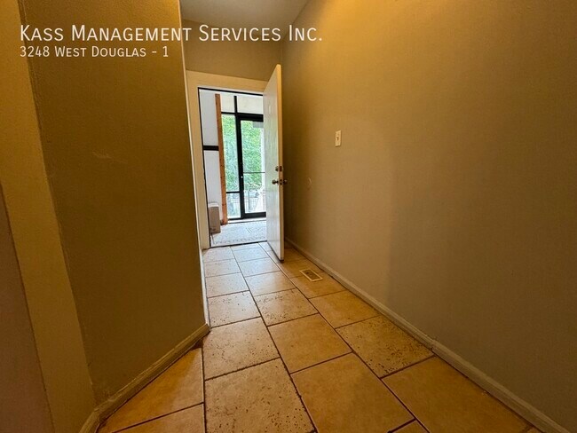 Douglas Boulevard, Spacious 4 bed 2 bath,... - Douglas Boulevard,  Spacious 4 bed 2 bath,... Unit 1