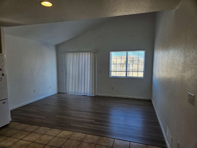 Photo - 4 Bed 2 Bath Split Level In Aurora!