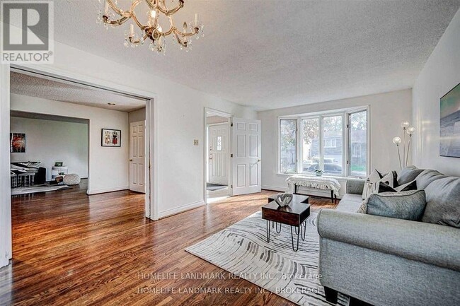 Photo - 44 Frontenac Ave