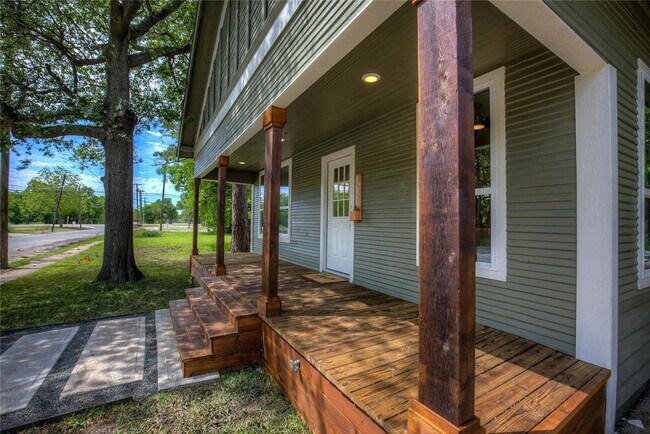 Photo - 411 N Josephine St