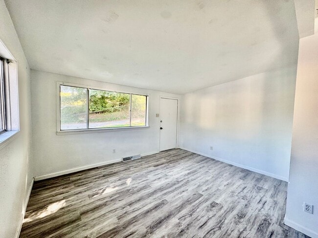 Photo - Charming 3-bedroom!