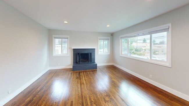 2060 Santa Clara Ave Unit E