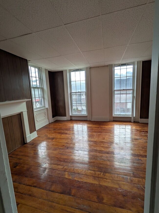 117 Main St