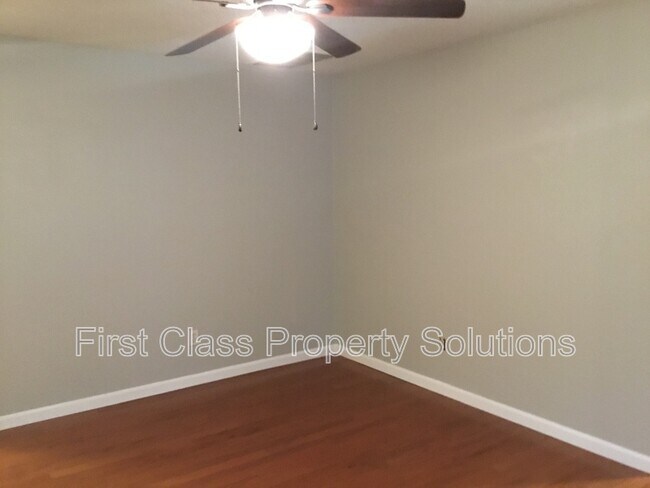 Photo - 9725 NE 2nd St