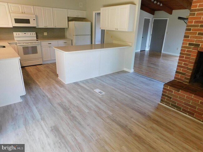 1242 S Governors Ave