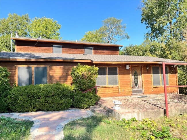 Building Photo - 2012 Maxwell Ln