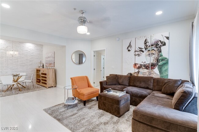 Building Photo - 2291 W Horizon Ridge Pkwy Unit 10259 Rental