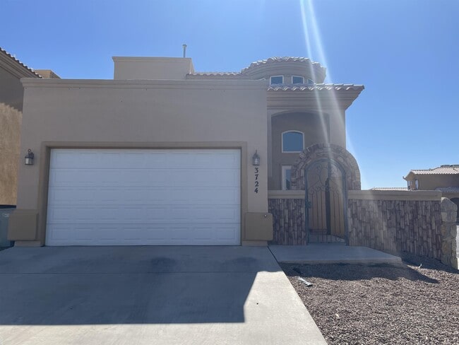 Building Photo - 3724 Coco Palm Dr