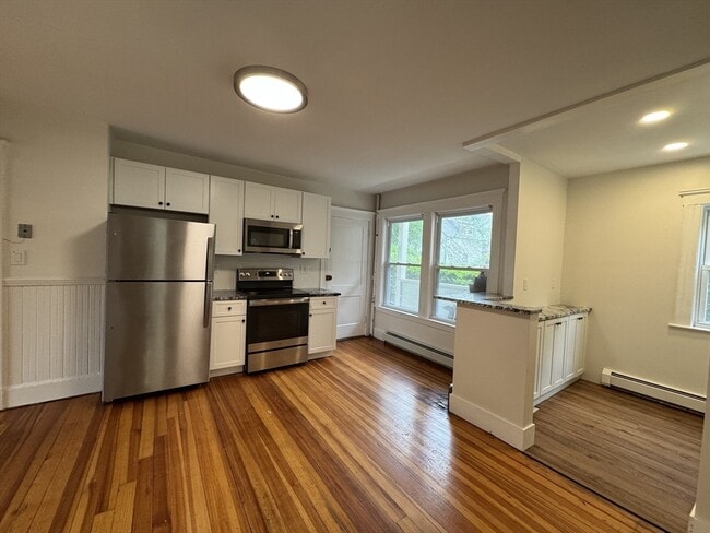 Building Photo - 8 Glendale St Unit 1R