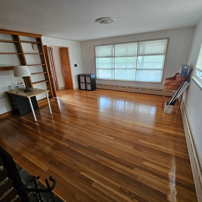 Building Photo - 18 Cresthill Rd Rental