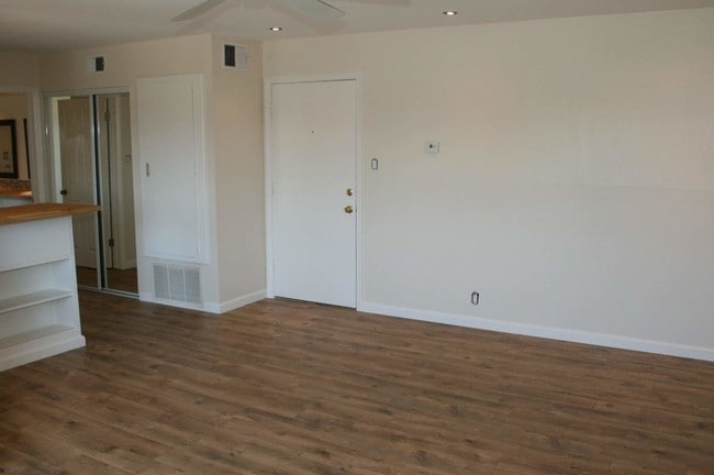 Photo - 400 N Acacia Ave Unidad B22