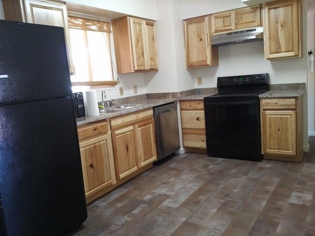 Kitchen appliances included - 715 W 18th St
