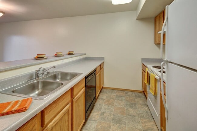 Strawberry Lane Apartments - Kitchen - Strawberry Lane Apartments