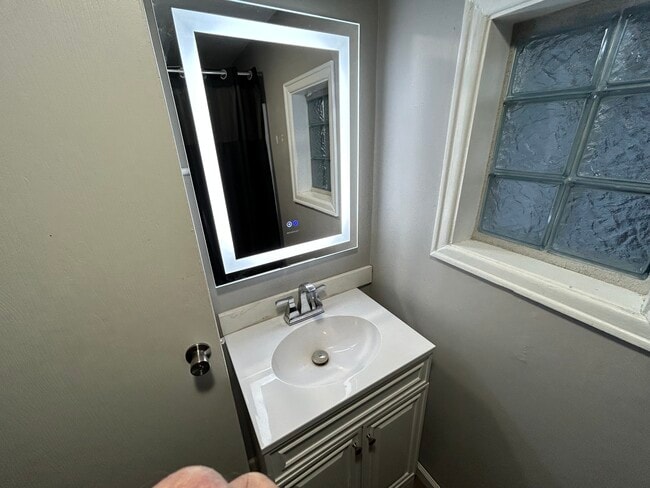 Bath - 310 W Pike St Unit Upper Floor