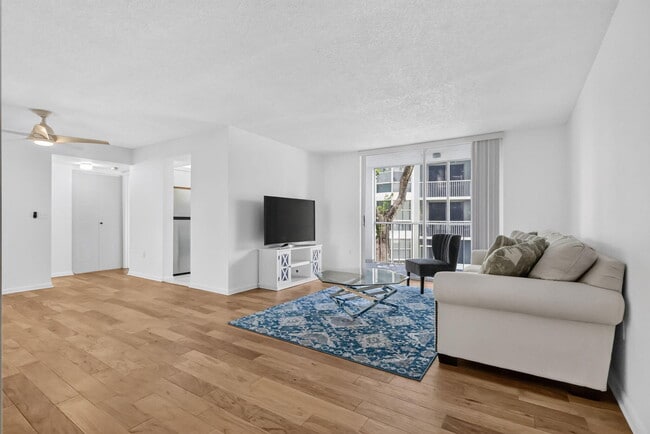 Building Photo - 5936 Morningstar Cir Unit 205