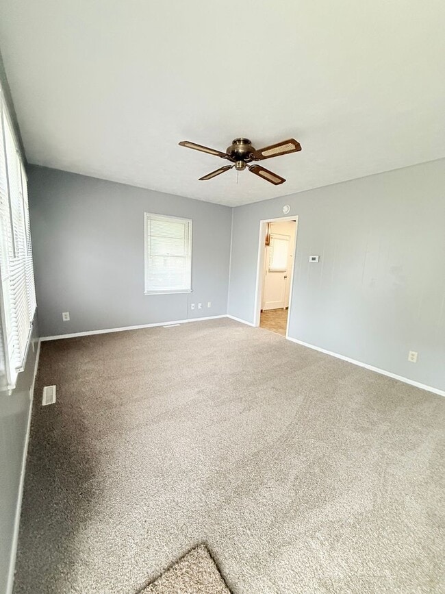 Photo - 705 N Eisenhower Dr