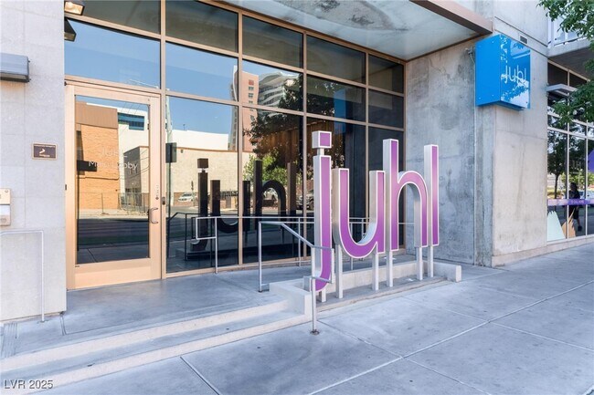 Photo - 353 E Bonneville Ave Unidad 711 Rental