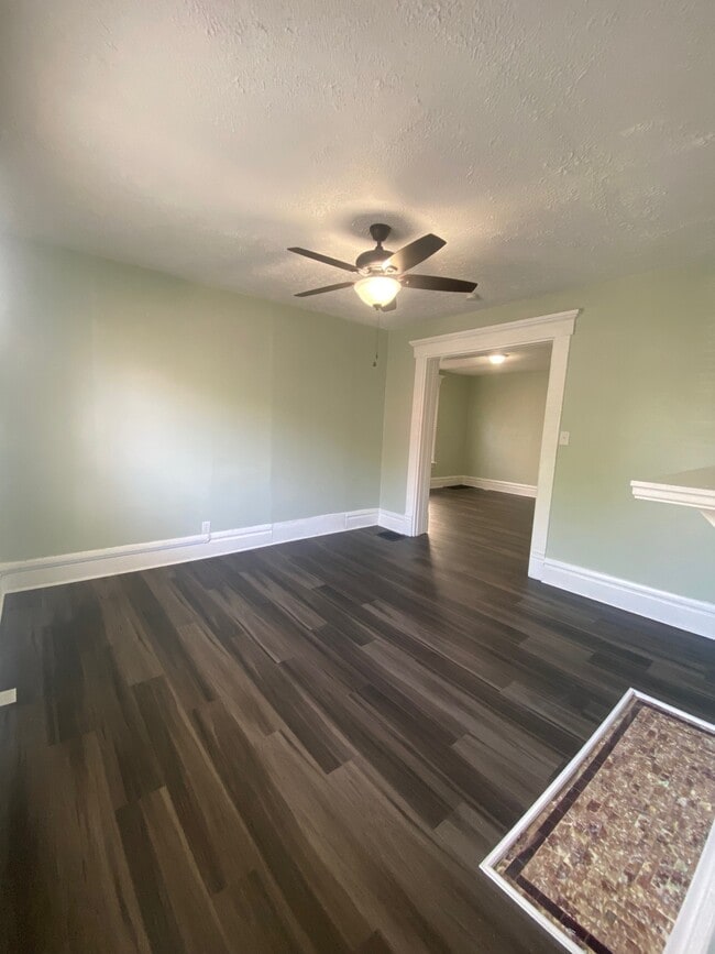 Photo - 461 Oakwood Ave