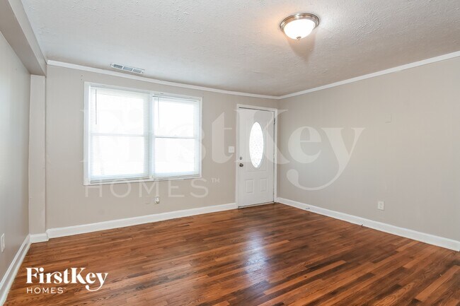Photo - 2456 Maple St