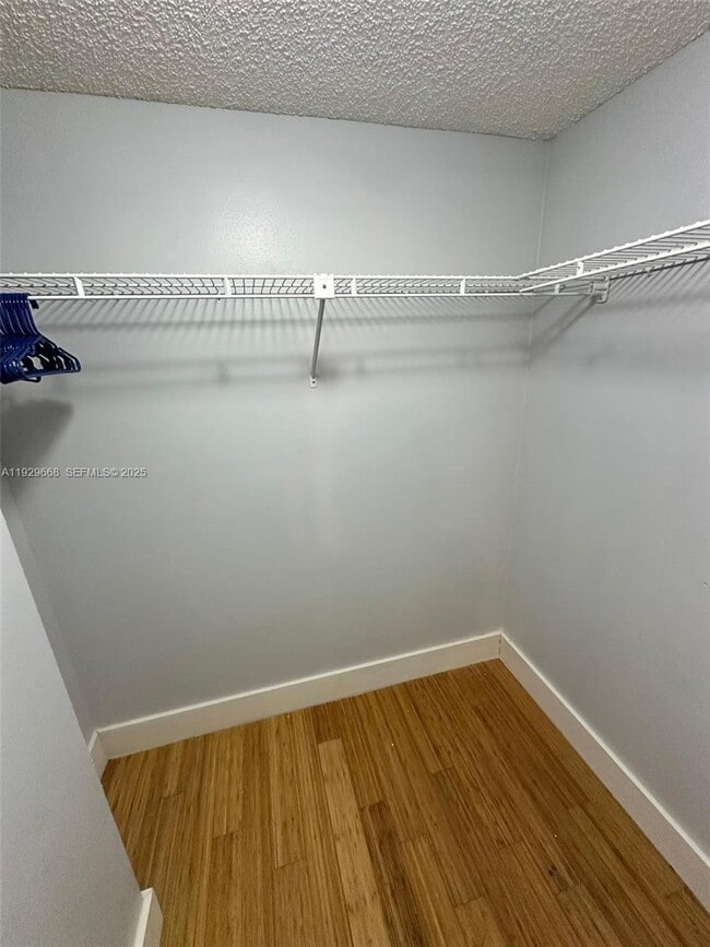 Photo - 8040 Hampton Blvd Unidad 508