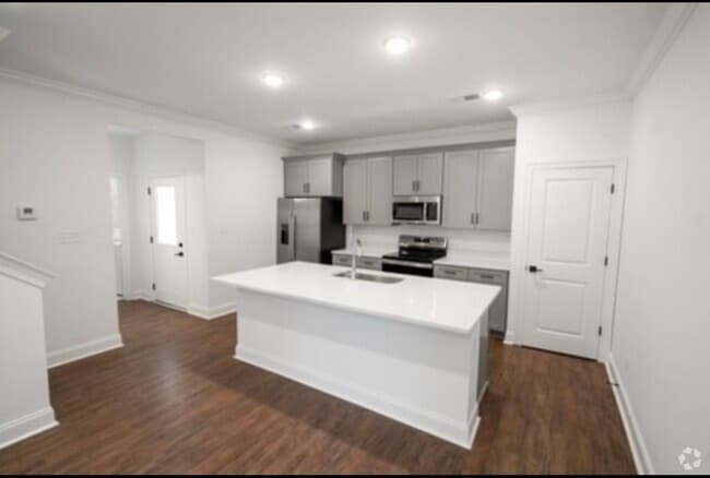 Building Photo - 346 Windsor Dr N Rental